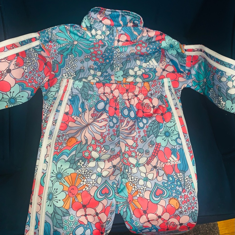 Adidas Originals Girls Floral Tricot Tracksuit 6 EUC